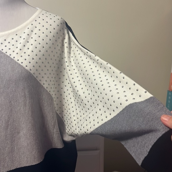 Aaeda crew neck sweater with beaded area, color block, feels like cashmere - Picture 3 of 8